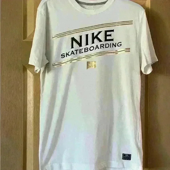 Young men size t-shirt - Picture 1 of 4